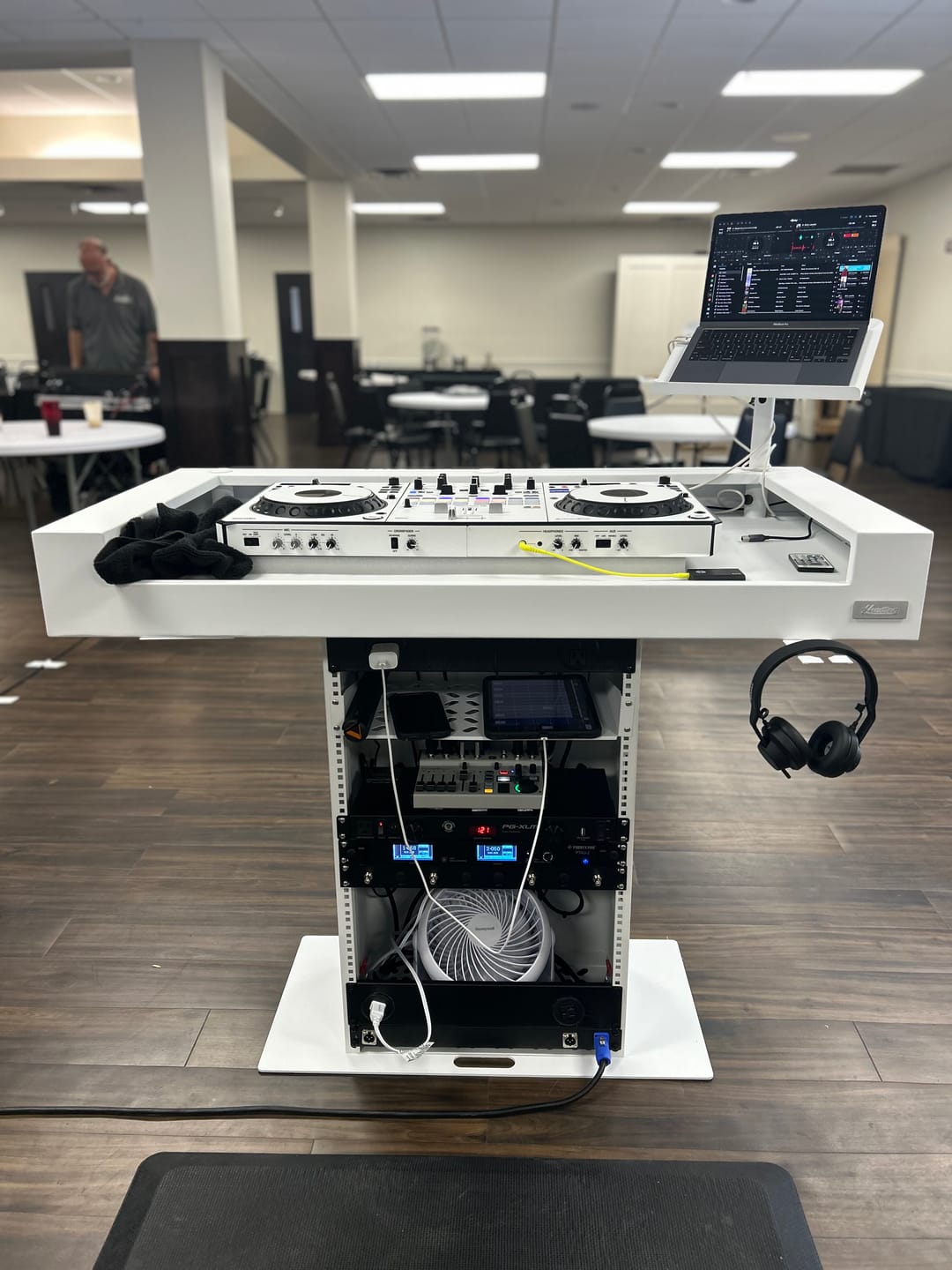 Customer photo review of Headliner HL30001 Malibu Portable DJ Podium with Countertop and Base Column - White