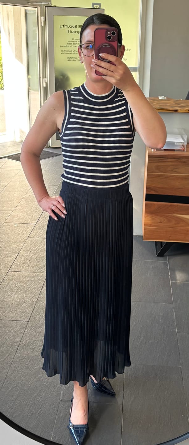 Customer photo review of "Cara Stripes" schönes Stricktop aus Viscose - navy/ weiß