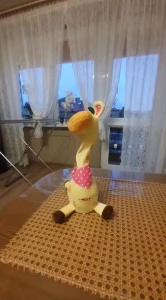 Customer photo review of Singende Tanzende Giraffe Plüschtier | Musikspielzeug Sprachfunktion 60 Kinderlieder Kleinkind