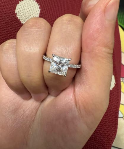 Customer photo review of Rodiffy Moissanite 2.0 Ct ～3.0 Ct Square Princess Cut Bridal Ring