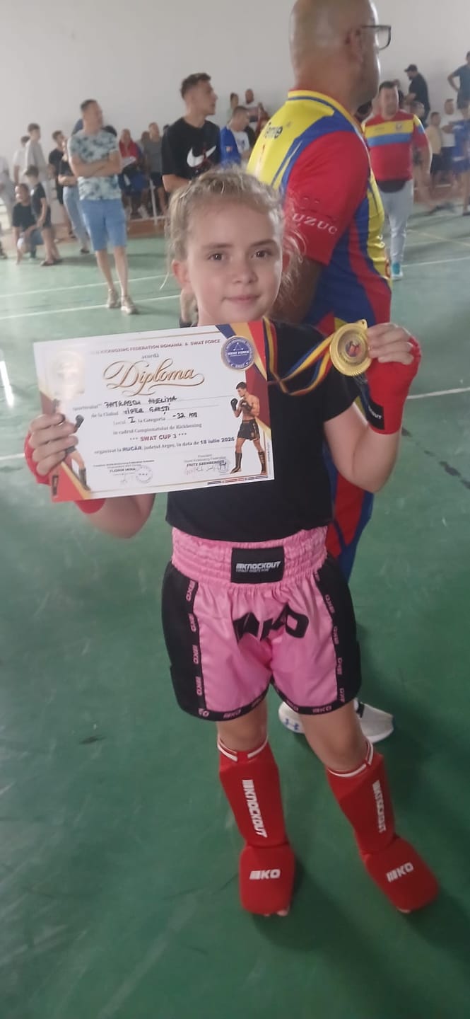 Customer photo review of Sort Kickbox Knockout Bubble Pink Copii