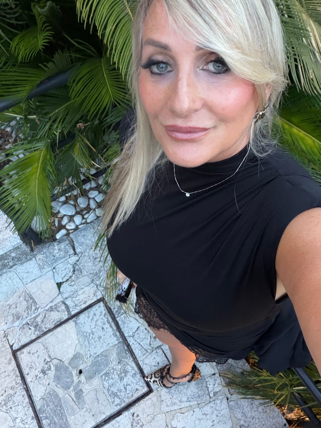 Customer photo review of Abito Black con pizzo finale - nero