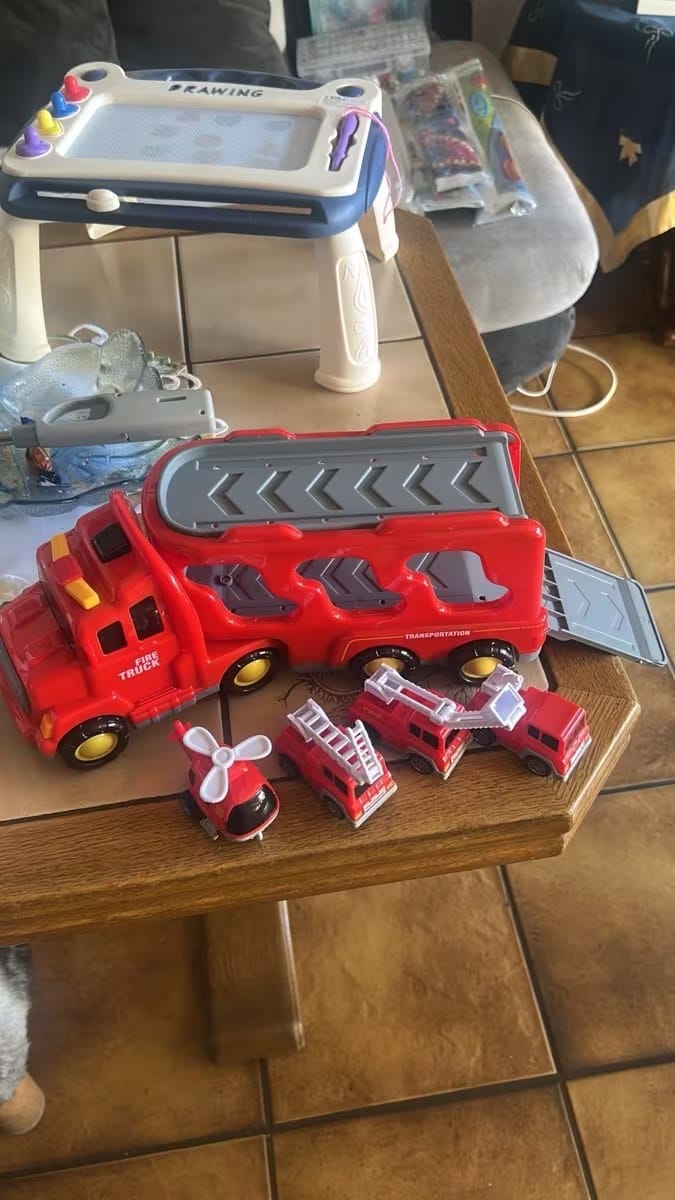 Customer photo review of Spielzeug LKW mit Licht und Sound | Transporter Set 4 Mini Autos Kinder