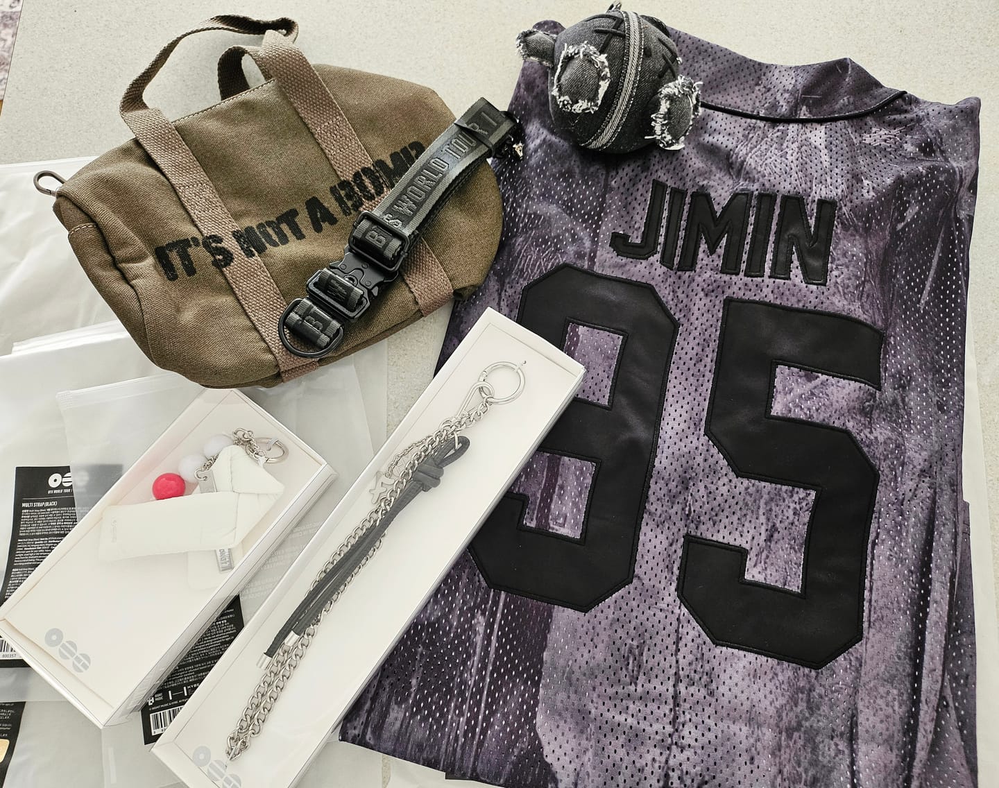 Customer photo review of [2ND PRE-ORDER] BTS - ARIRANG WORLD TOUR OFFICIAL MD OFFICIAL LIGHT STICK BAG