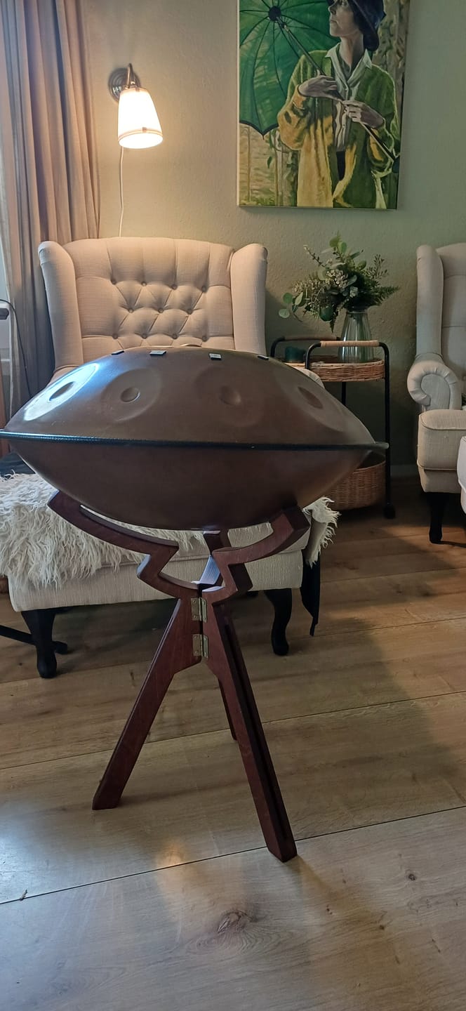 Customer photo review of Katanui Höhenverstellbarer Handpan-Ständer aus Holz | RAADINSTRUMENTS