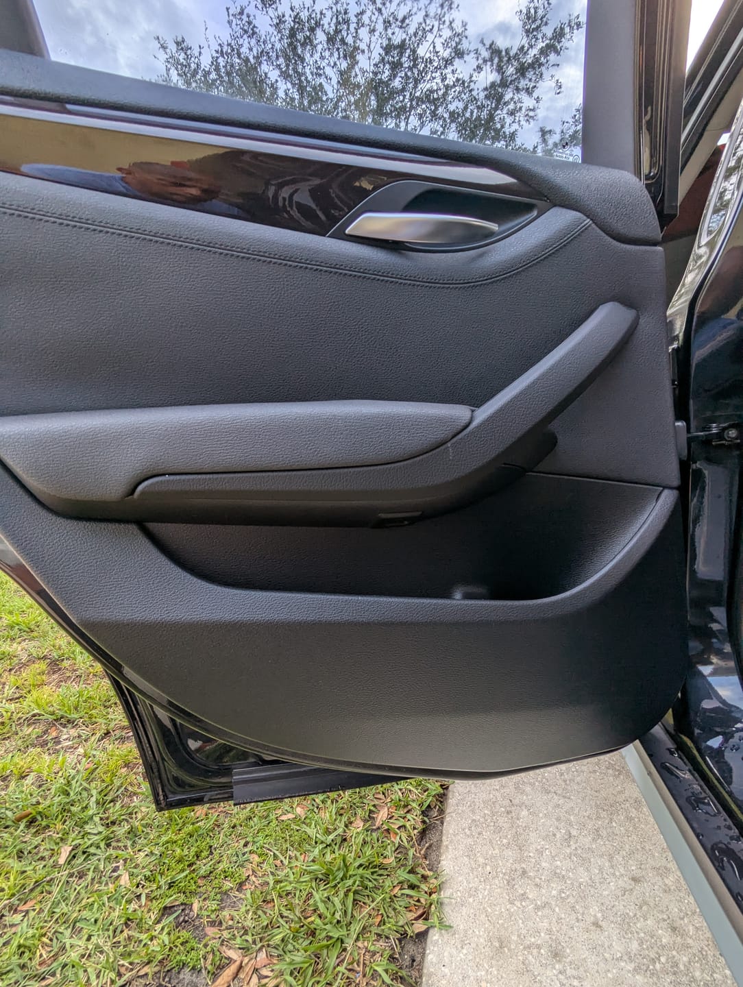 Customer photo review of Interior Door Handle Cover for BMW X1 E84 (2008–2015)