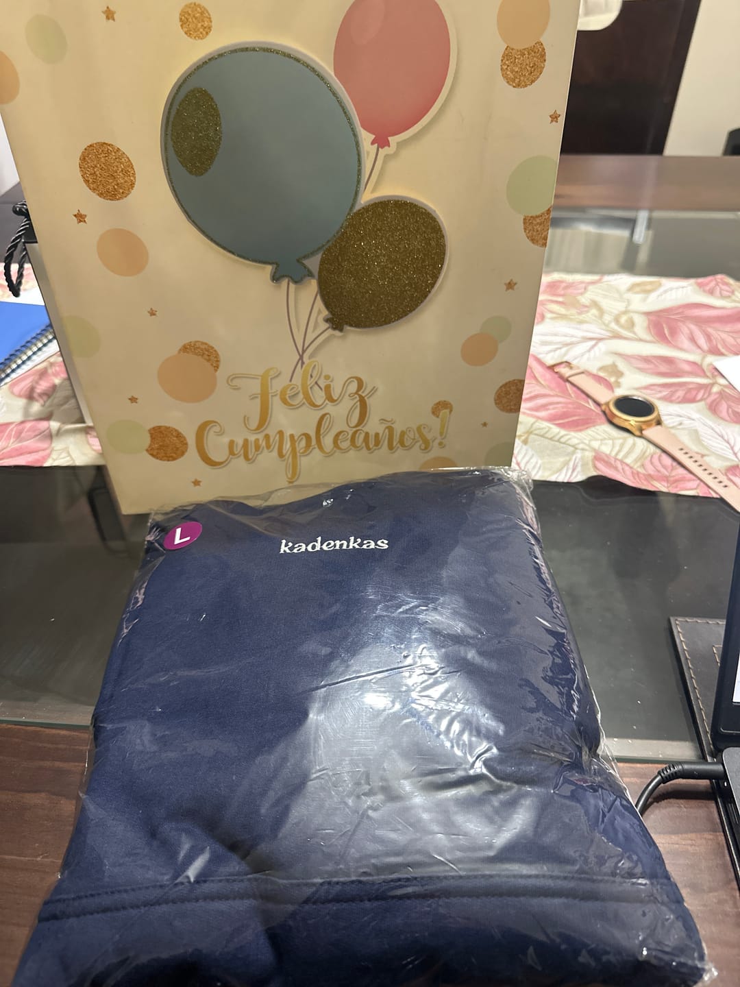 Customer photo review of POLERÓN HOODIE AZUL MARINO - OVERSIZE CON GORRO LOGO BORDADO