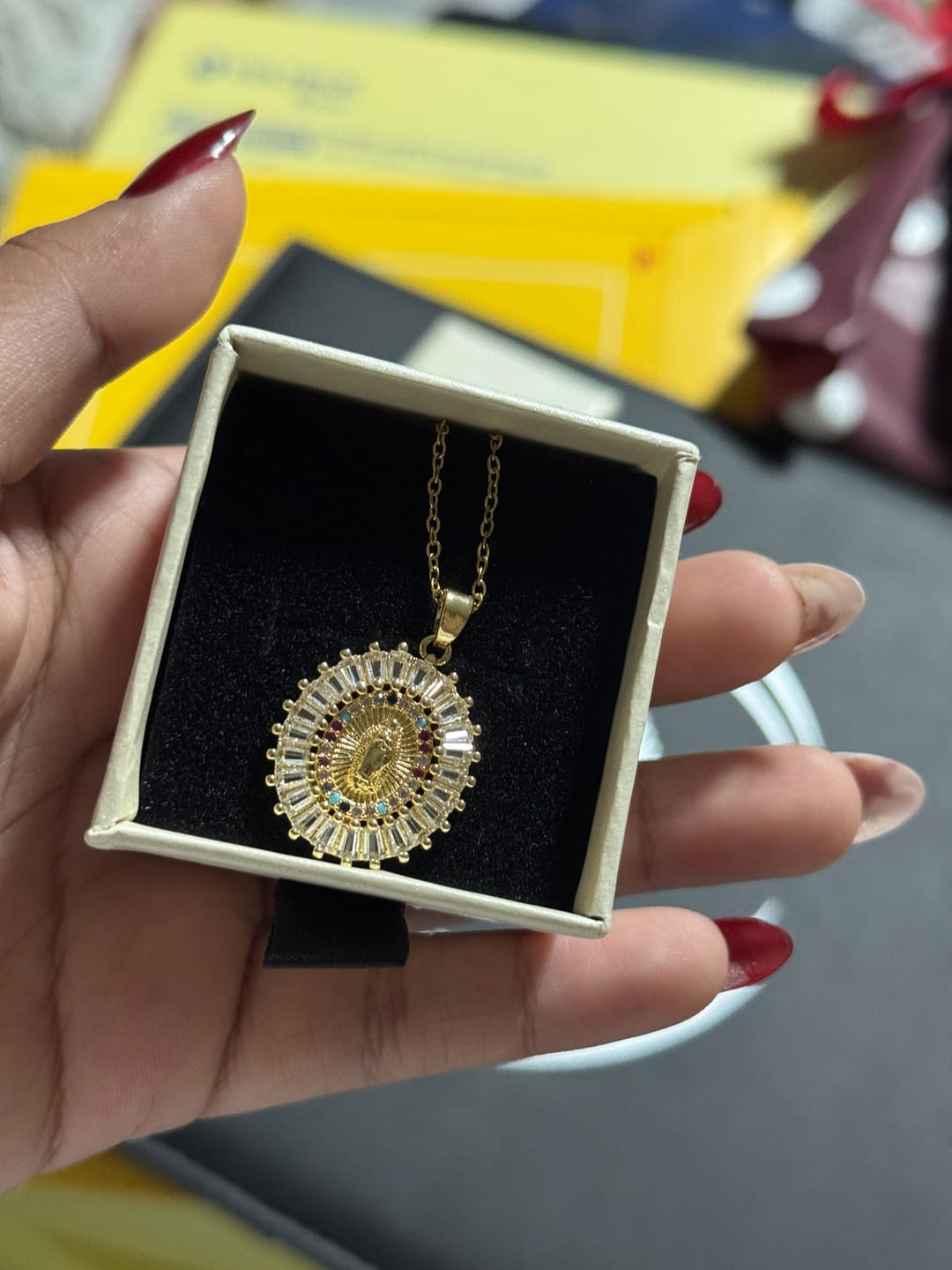 Customer photo review of Collar Virgen Grande