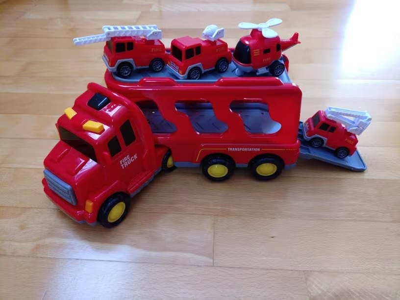 Customer photo review of Spielzeug LKW mit Licht und Sound | Transporter Set 4 Mini Autos Kinder