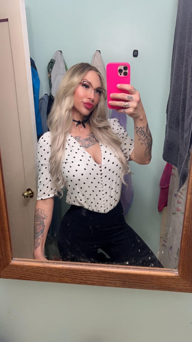 Customer photo review of Top Keratin Pre Bonded Nail Tip Hair Extensions 100% Virgin Human Hair Platinum Blonde (#1000)