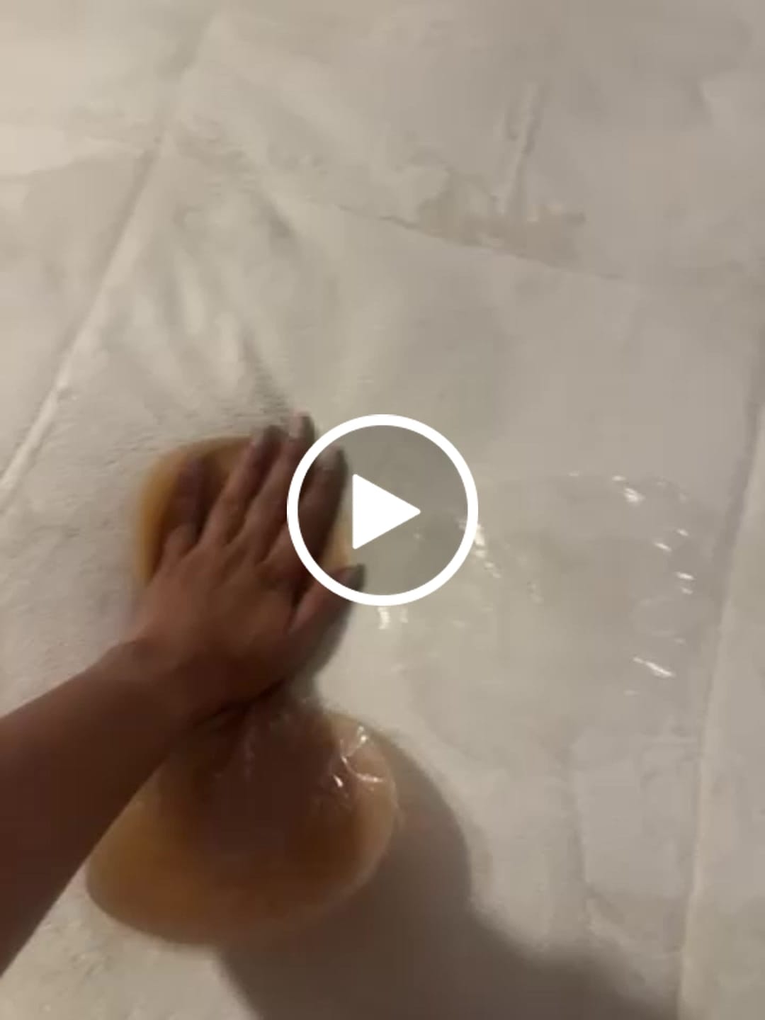 Customer video review of Brasier Invisible Adhesivo de Silicona, Keep Me Close - Nipskin®