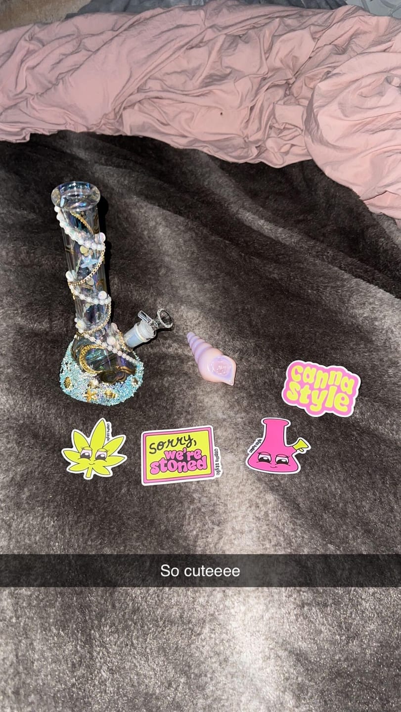 Customer photo review of IRIDESCENT SEASHELL PIPE