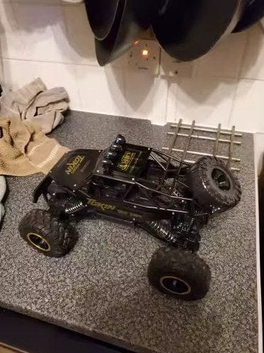 Customer photo review of Ferngesteuerter Offroad Truck RC Auto 4x4 | Allradantrieb Stoßdämpfer Geländewagen 1:12