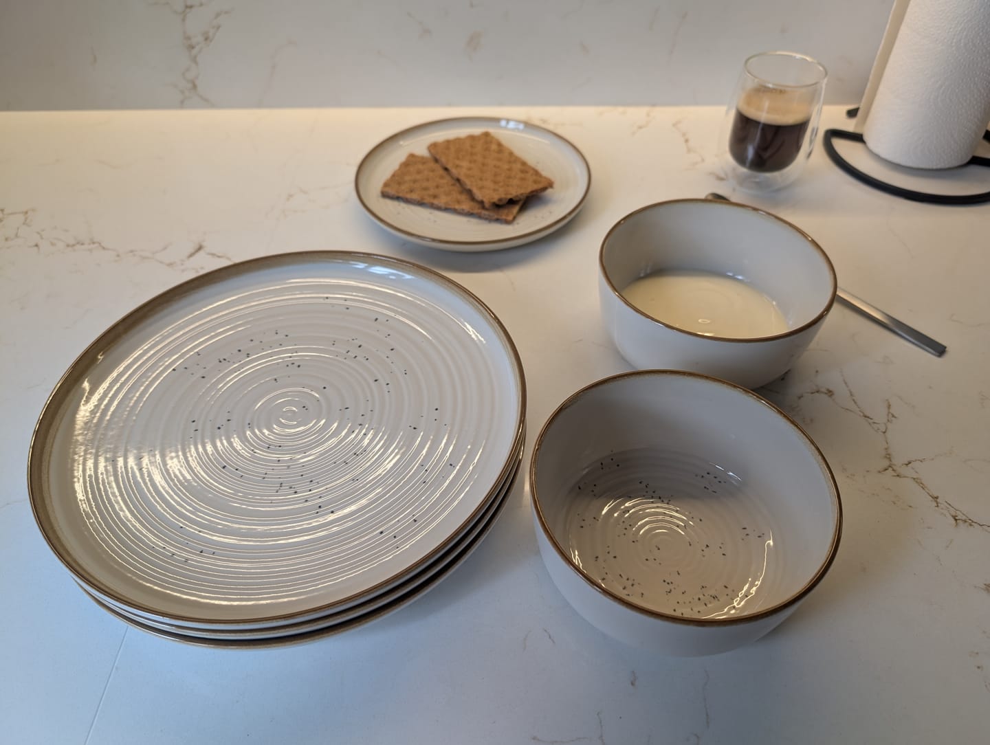 Customer photo review of Cosy & Trendy Serviesset Baltic Vanilla 18-delig / 6 personen - 6 dinerborden, 6 ontbijtborden en 6 kommen