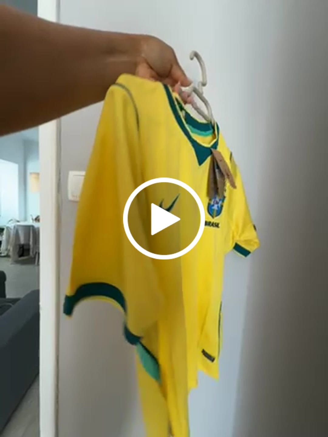 Customer video review of Camisola Seleção Brasil 2022 - Amarela - Conceito Amarela