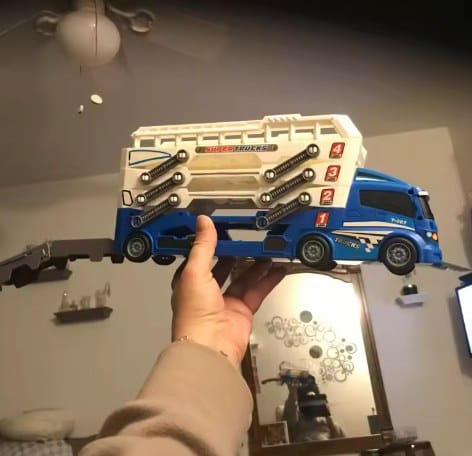 Customer photo review of LoadRacer Spielzeug Autotransporter | 6 Mini Autos Rennbahn LKW Lernspielzeug