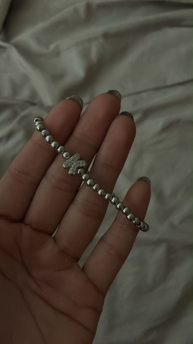 Customer photo review of Pulsera Plateada Con Inicial Mini Bubble Zirconia