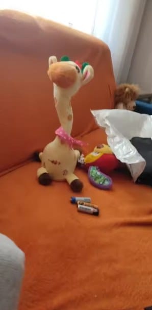 Customer photo review of Singende Tanzende Giraffe Plüschtier | Musikspielzeug Sprachfunktion 60 Kinderlieder Kleinkind