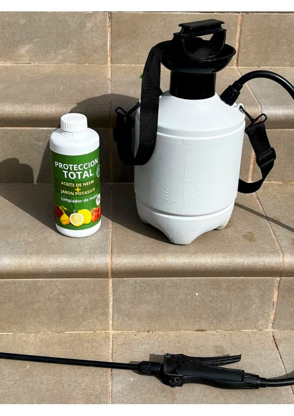 Customer photo review of FERTIBONO PROTECCIÓN TOTAL | Solución Multiusos Natural para Plantas | 1 L |  Jabón Potásico + Aceite de Neem | Ideal para Huertos y Jardines