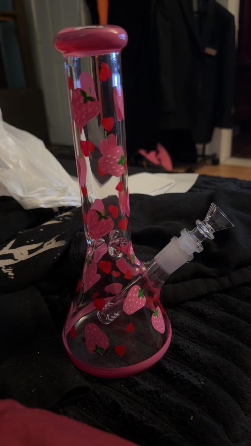 Customer photo review of KAWAII STRAWBERRY BONG 10"