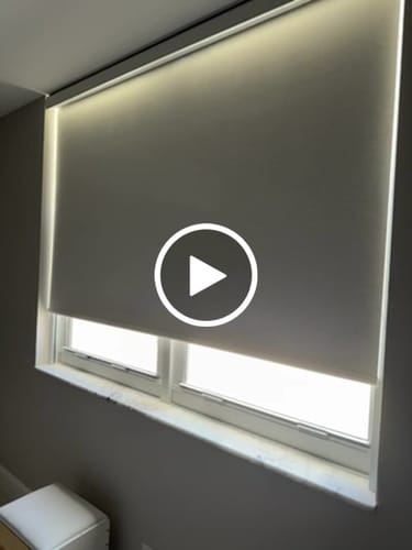 Customer video review of SmartWings Motorized Roller Shades 100% Blackout Linen