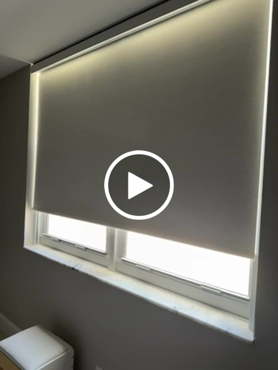Customer video review of SmartWings Motorized Roller Shades 100% Blackout Linen