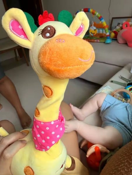 Customer photo review of Singende Tanzende Giraffe Plüschtier | Musikspielzeug Sprachfunktion 60 Kinderlieder Kleinkind