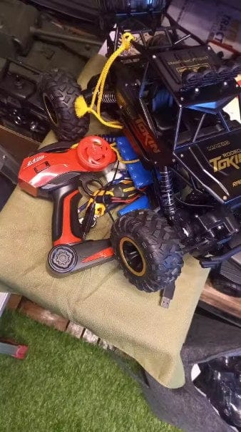 Customer photo review of Ferngesteuerter Offroad Truck RC Auto 4x4 | Allradantrieb Stoßdämpfer Geländewagen 1:12