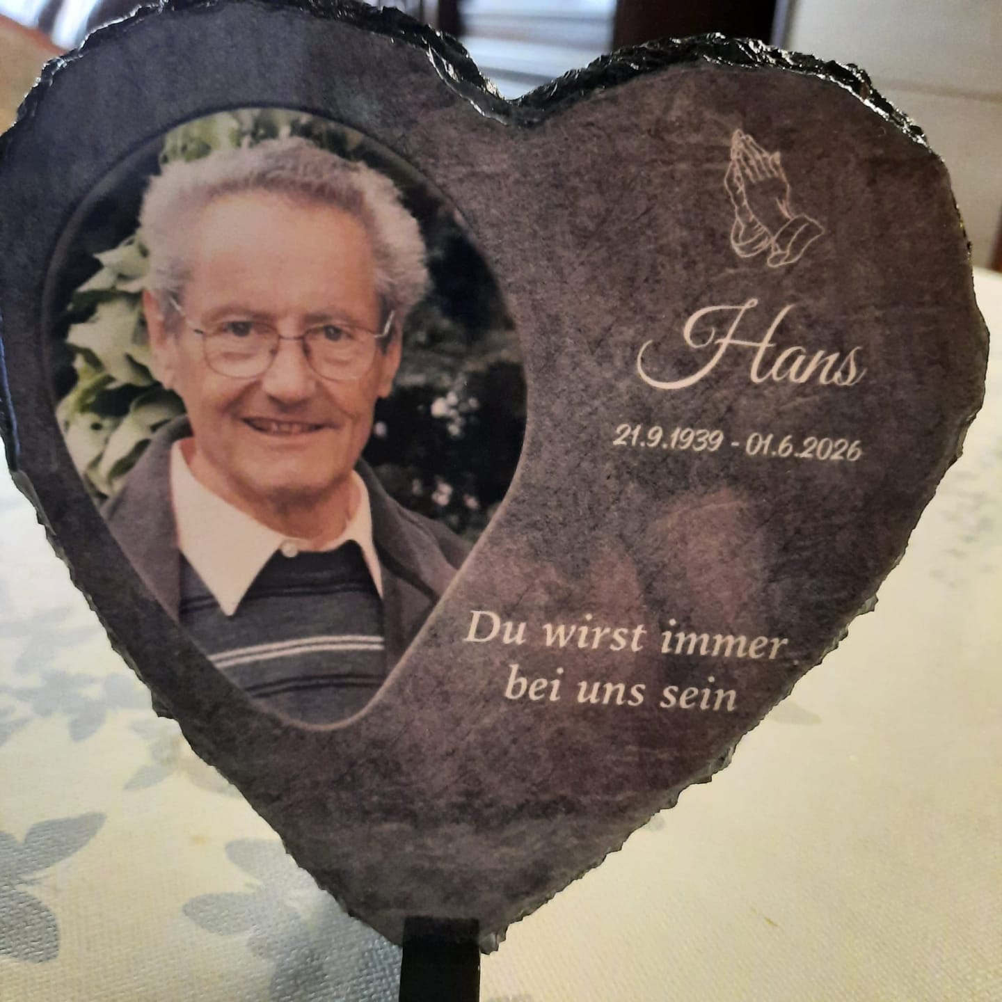 Customer photo review of Liebe hört nicht auf - Personalisiertes Schieferherz als Andenken an geliebte Verstorbene