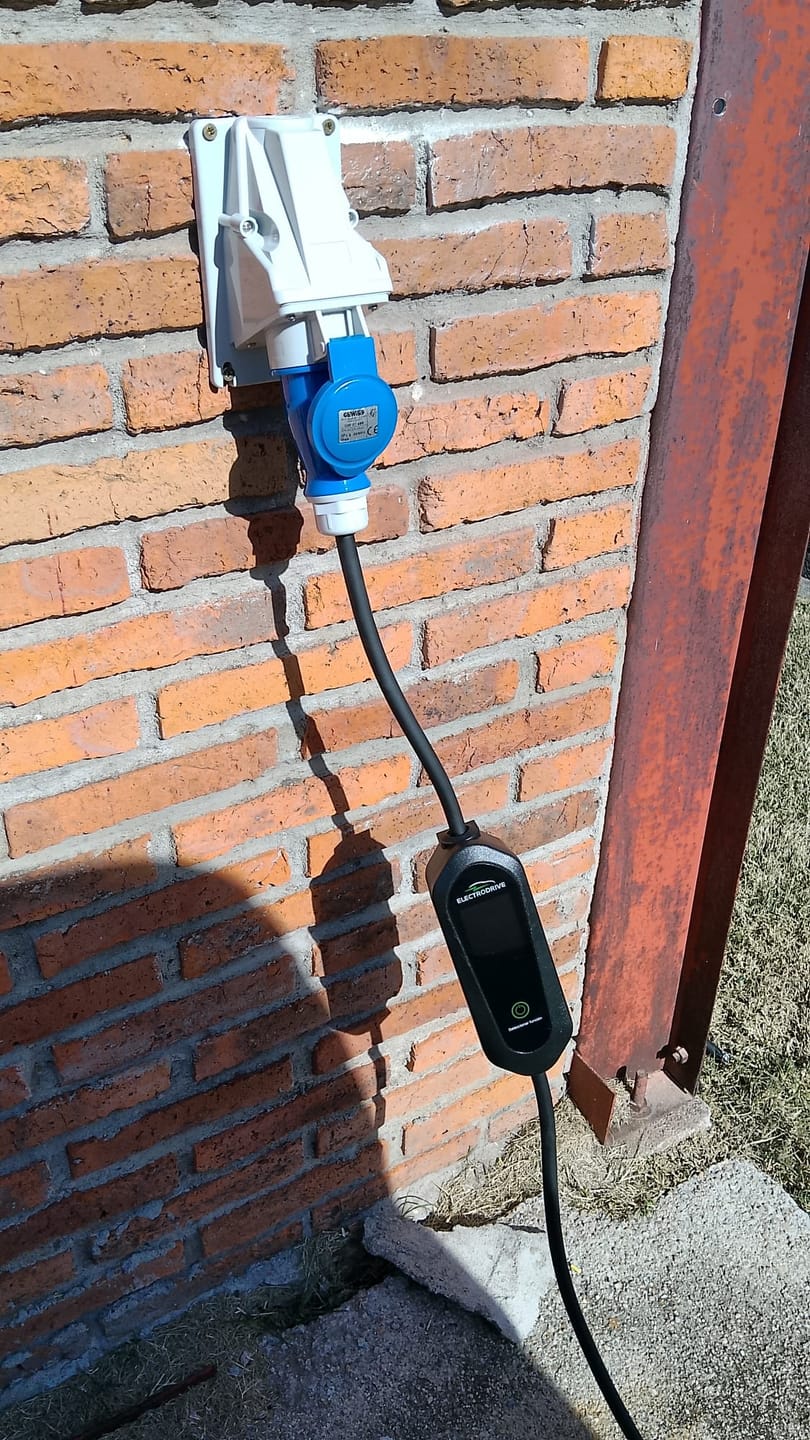 Customer photo review of Cargador Portátil 7 kW Tipo 2 — Para BYD, Chery, Geely y más