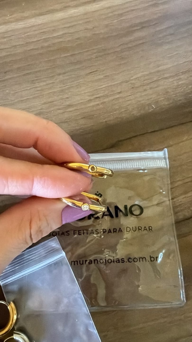 Customer photo review of Brincos de Argola Shine Banhado em Ouro 18k