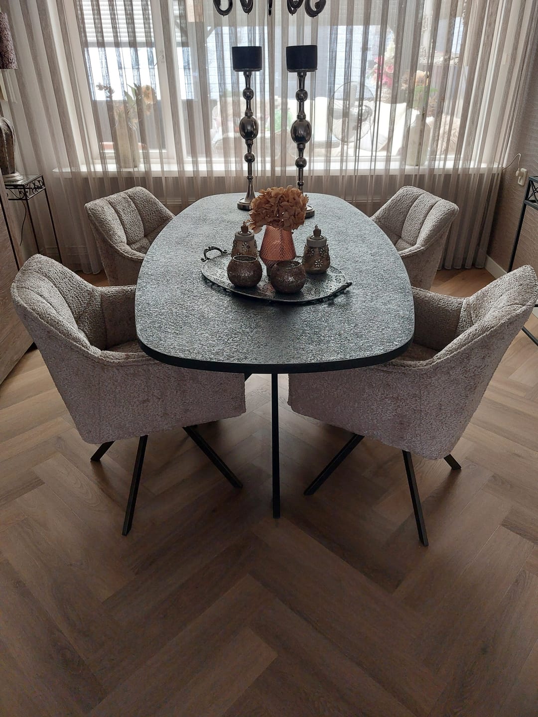 Customer photo review of Eetkamerstoel Vantage - Beige - Savelle Stof - Draaibaar