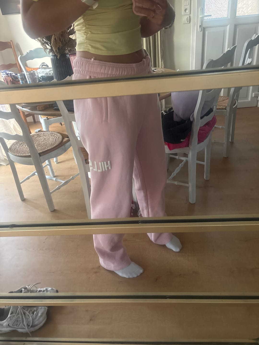 Kundenbewertung mit Foto von GATED COMMUNITY STRAIGHT LEG SWEATPANTS LIGHT PINK
