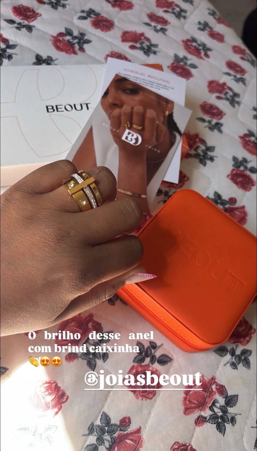 Customer photo review of Anel Triplo Glamour Banhado em Ouro 18k