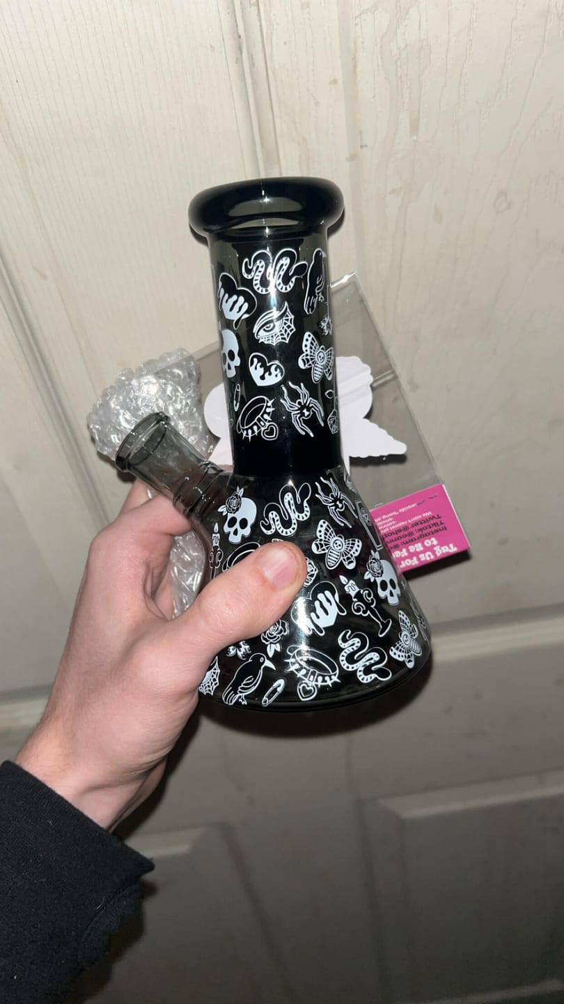 Customer photo review of GOTH BONG 6"