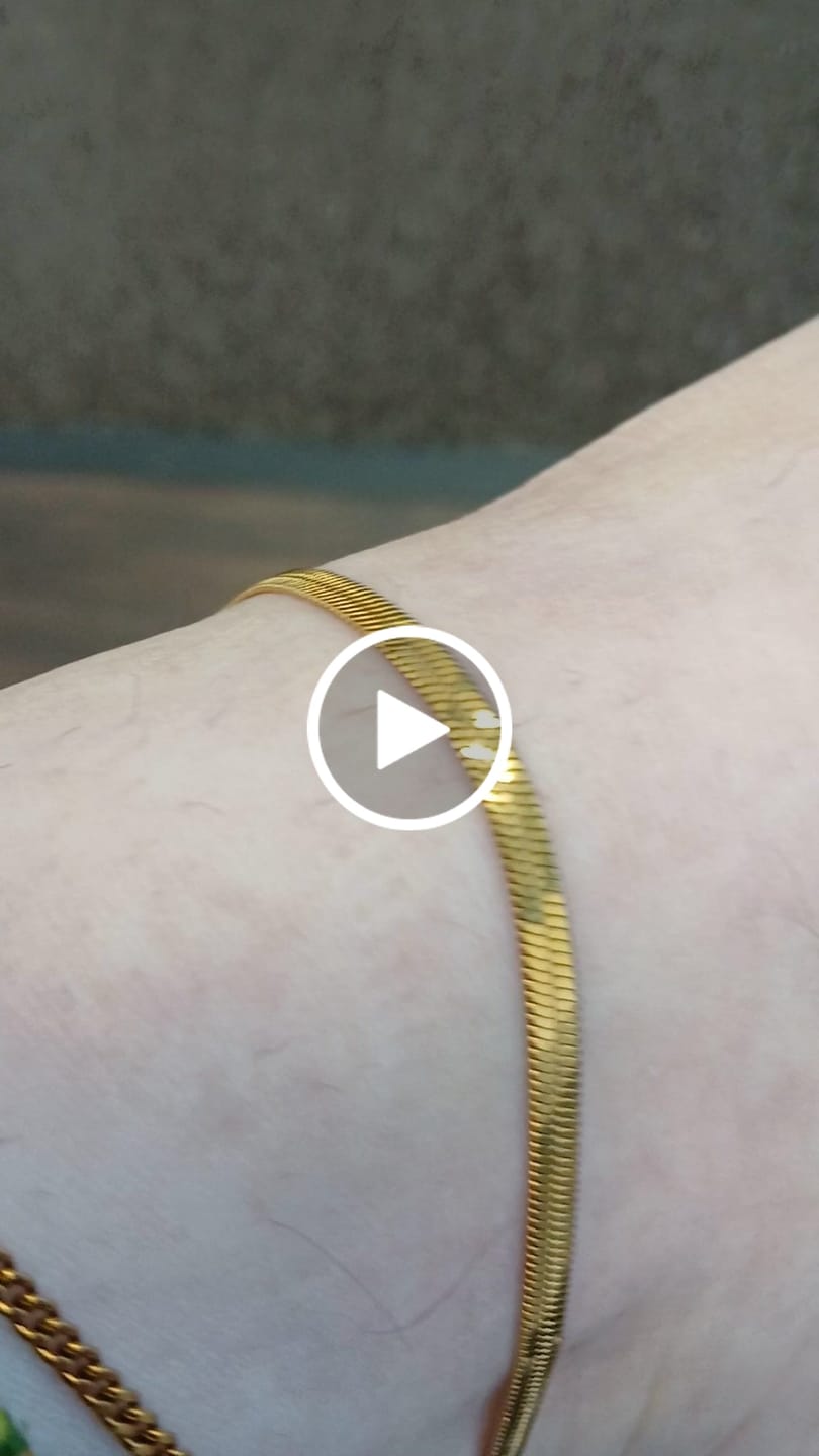 Customer video review of Chelsea Herringbone Bracelet