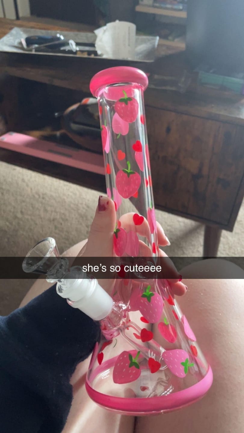 Customer photo review of KAWAII STRAWBERRY BONG 10"