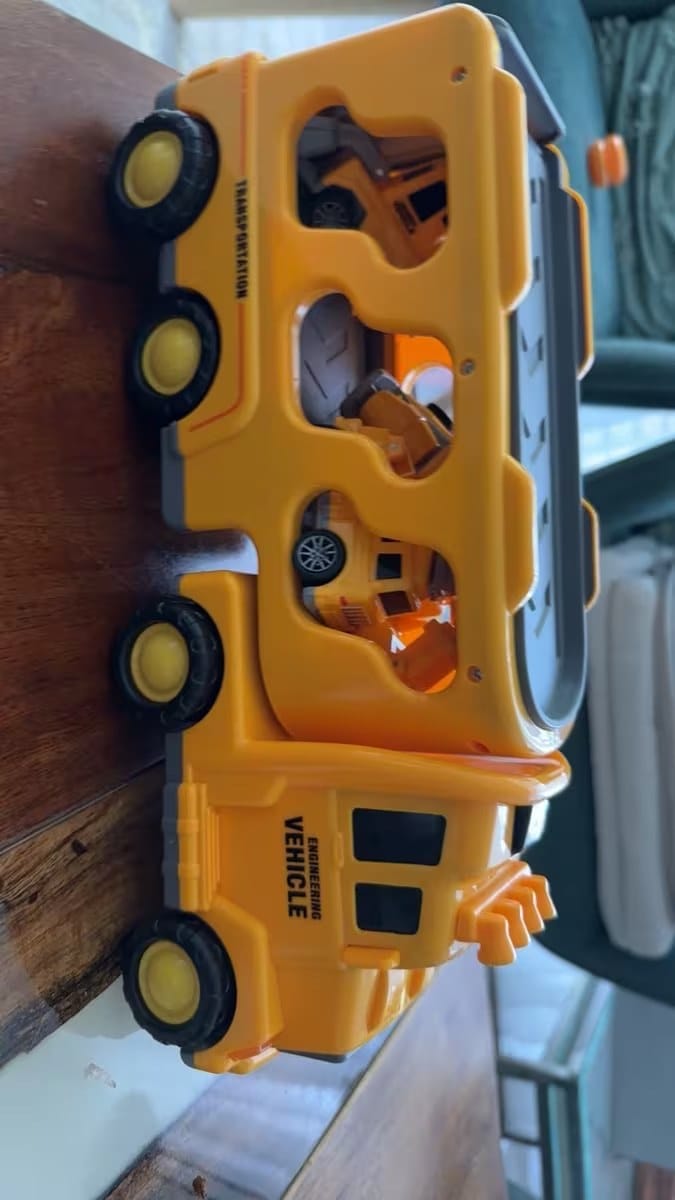Customer photo review of Spielzeug LKW mit Licht und Sound | Transporter Set 4 Mini Autos Kinder