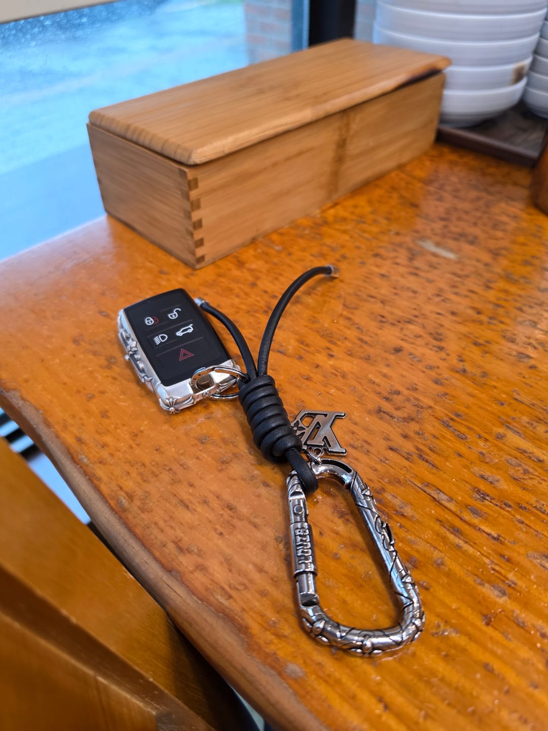 Customer photo review of Land Rover Handcrafted Silver Key Case [Logo Back]