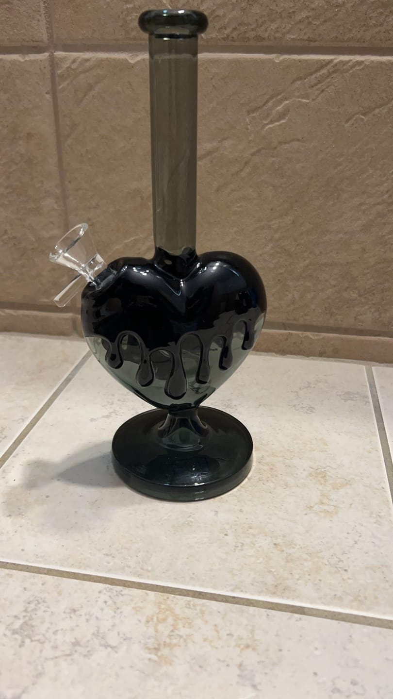 Customer photo review of GOTH HEART BONG