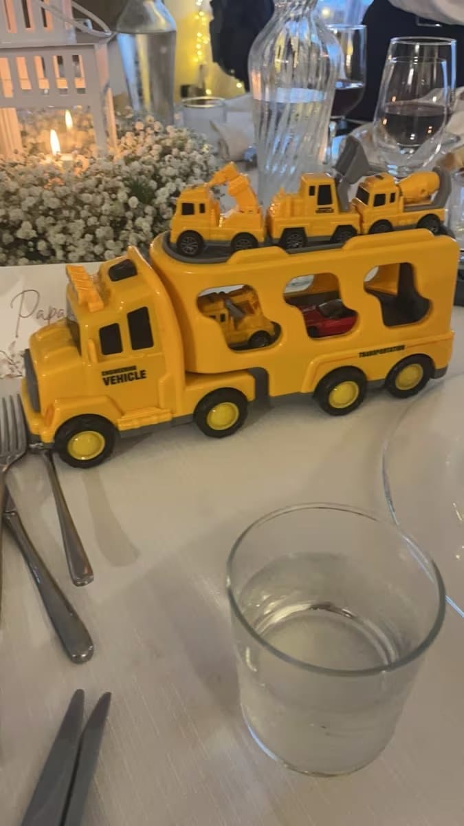Customer photo review of Spielzeug LKW mit Licht und Sound | Transporter Set 4 Mini Autos Kinder