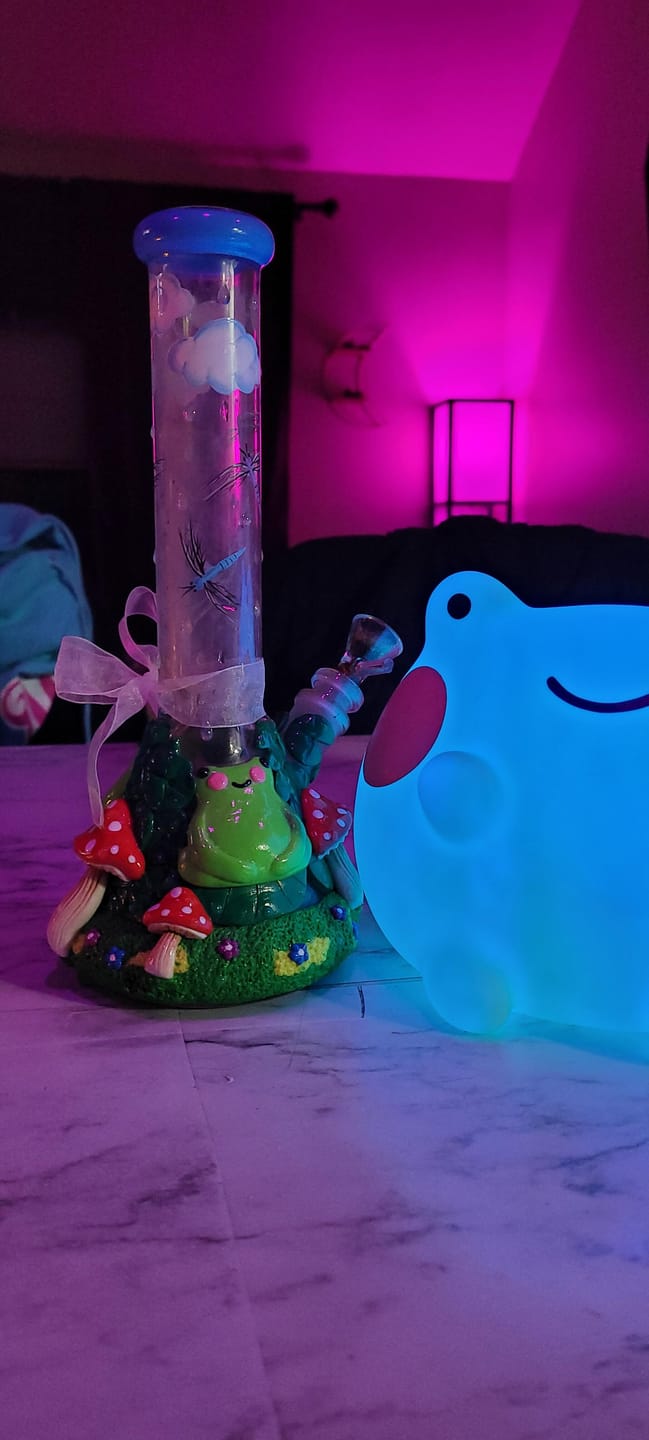 Customer photo review of “FRONG” FROG BONG 10"