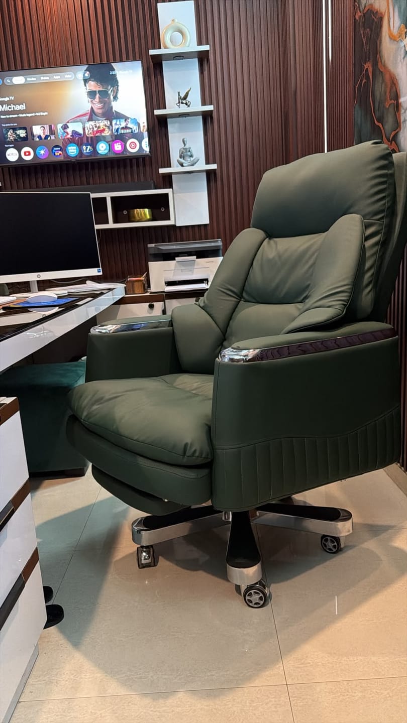 Customer photo review of Ettorez Magnus Premium Leatherette Office Recliner