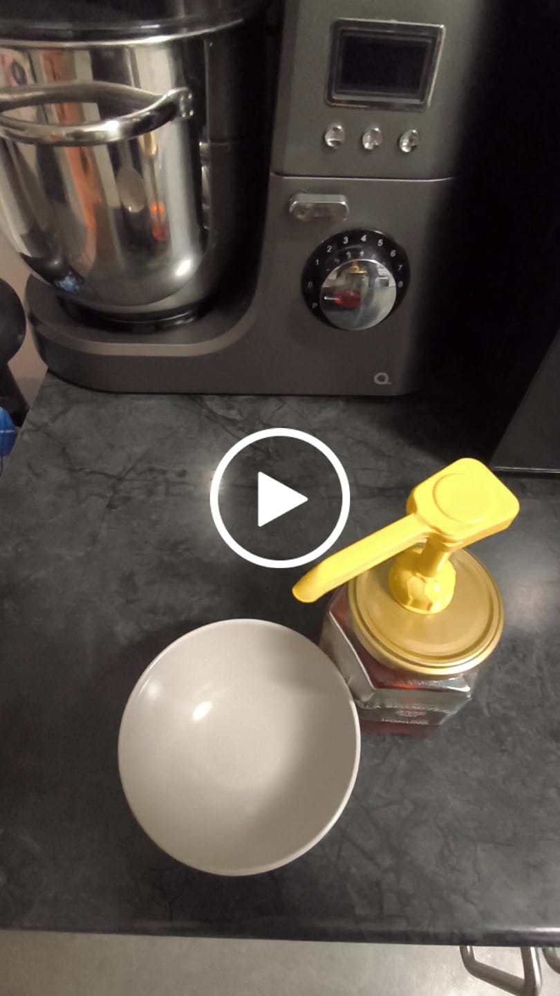 Customer video review of 2 kg Svensk Flytande Honung (4 × 500 g) + Honungspump