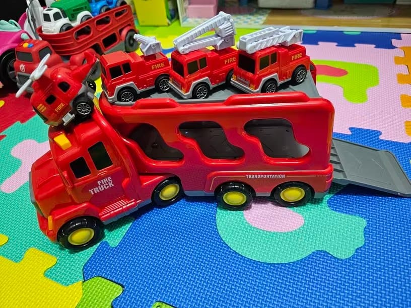 Customer photo review of Spielzeug LKW mit Licht und Sound | Transporter Set 4 Mini Autos Kinder