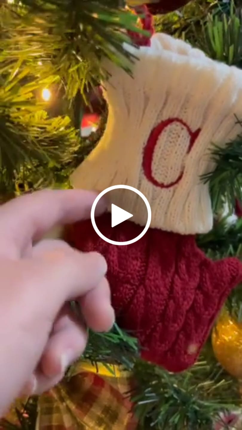 Customer video review of Decoração de Natal Meia com Letra do Alfabeto