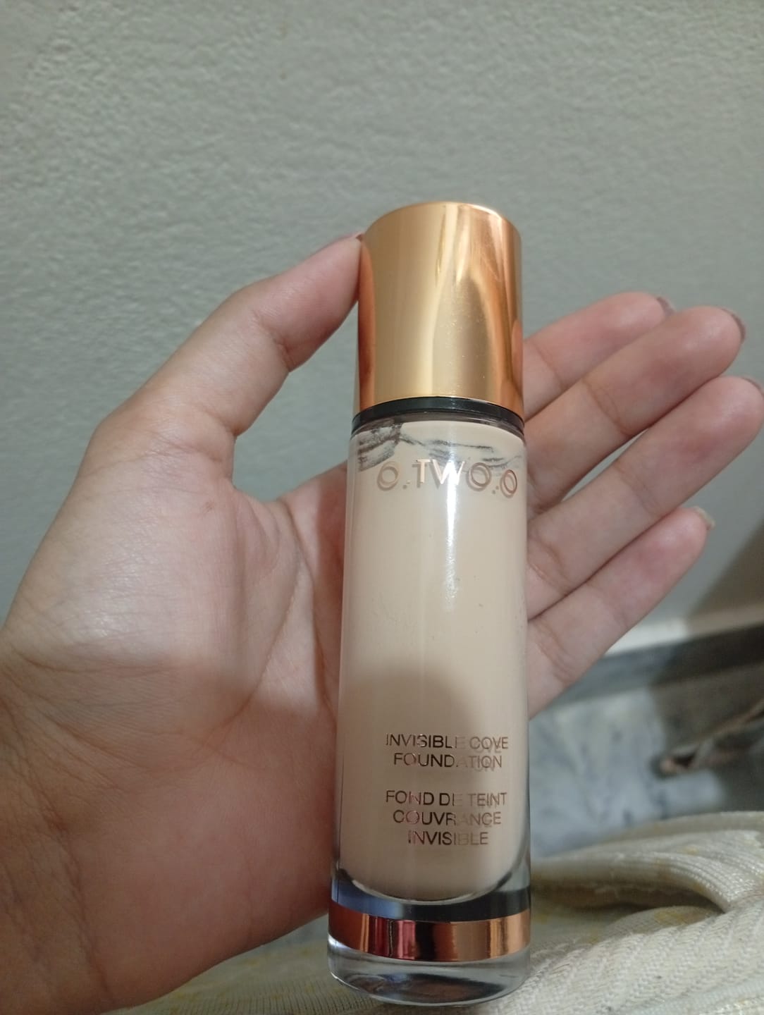 Customer photo review of O.TWO.O INVISIBLE COVER FOUNDATION
