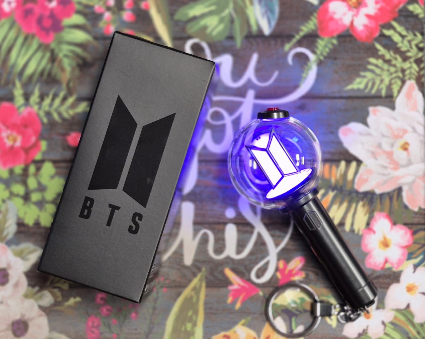 Customer photo review of BTS - OFFICIAL LIGHT STICK VER.4 KEYRING