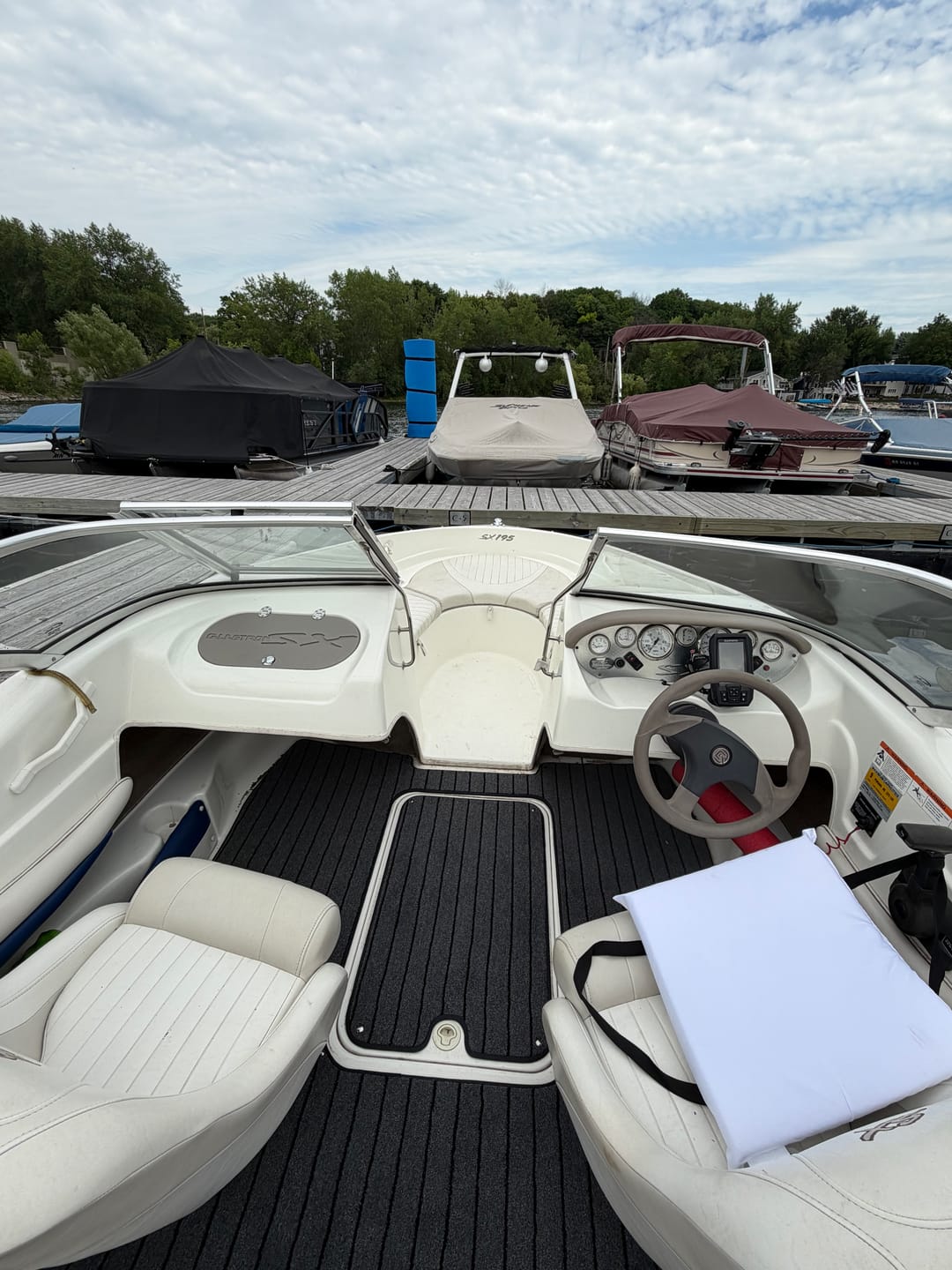 Customer photo review of 2002-2005 Glastron SX 195 Snap in Boat Carpet