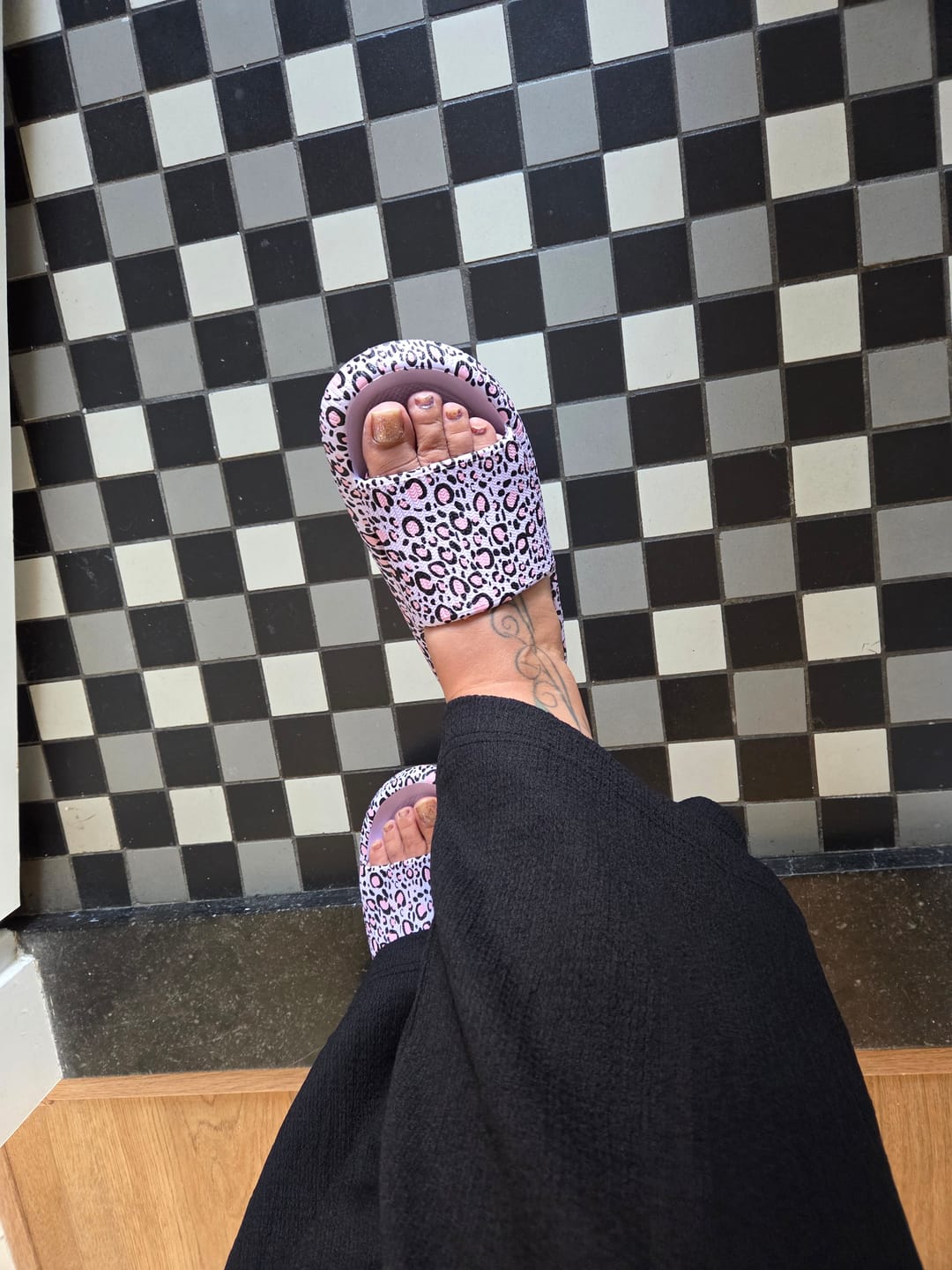 Customer photo review of HappyFlops Limited Editions